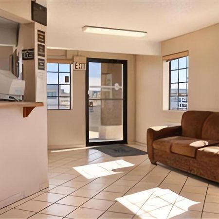 Super 8 By Wyndham Lake Havasu City Beltér fotó